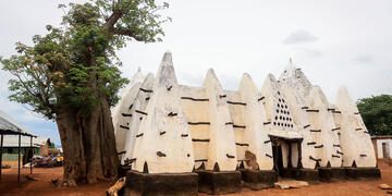 legon-larabanga-mosque-entrance