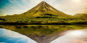 monteverde-arenal-volcano-reflection