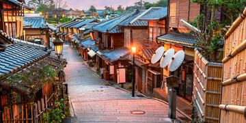 kyoto-japan-empty-streets.jpg