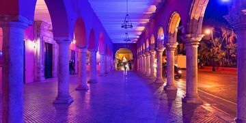 merida-plaza-grande-night-blue-light