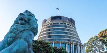 auckland-beehive-parliament-lion-statue