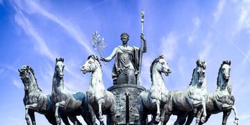 milan-arco-della-pace-statue