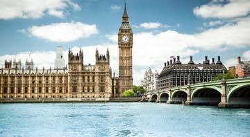 London Big Ben by river