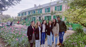 Students on Paris excursion