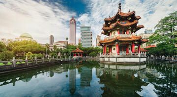 taipei temple on water