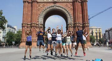 students jumping__Monument Arch de Triumph.jpg