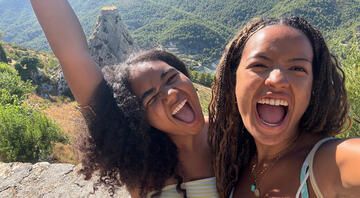 alicante-students-day-trip-guadalest-selfie