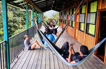 monteverde-students-hammocks