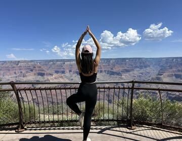 Yi Lun poses at the Grand Canyon.
