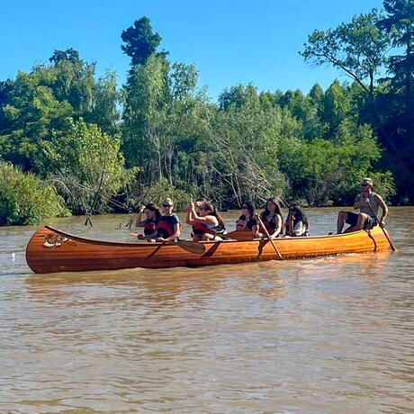 buenos-aires-students-canoeing-tigre-delta