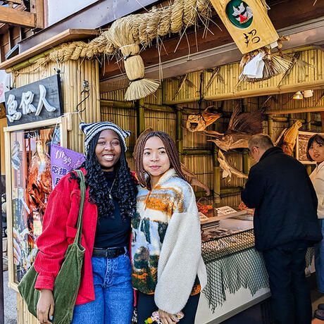 kyoto-two-girls-isa-vendor