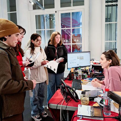 rennes-students-talking-teacher