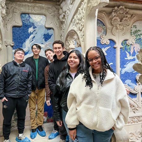 barcelona-students-posing-casa-navas
