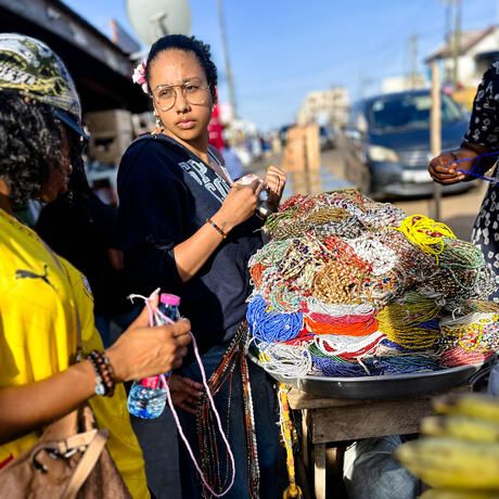 legon-students-medina-market-beads