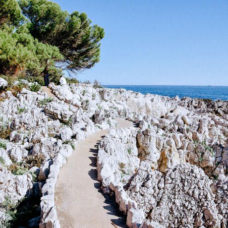 nice-cap-d-antibes-coastal-walking-path