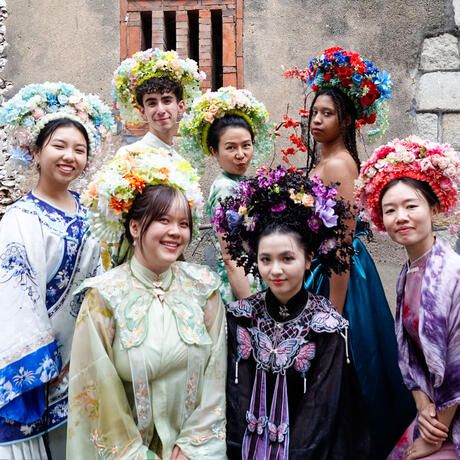 shanghai-students-wearing-tradition-dress-fujian