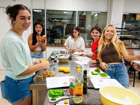 palma-five-girls-cooking-class