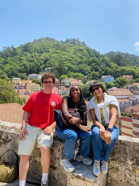 lisbon-three-students-smiling-sintra