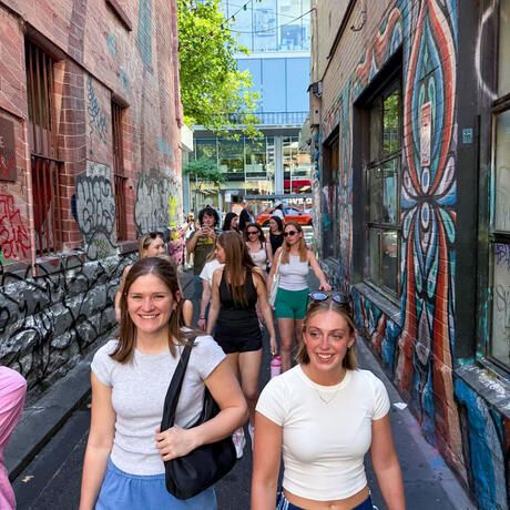 melbourne-students-walking-tour-laneway