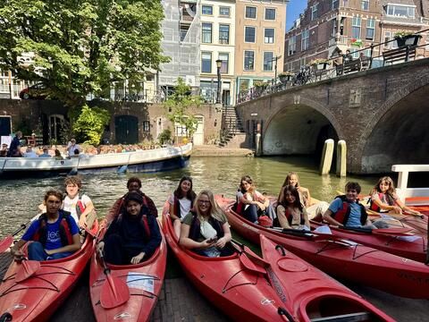 Students on kayaking exursion 