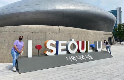 i seoul u sign students find scavenger hunt orientation