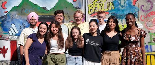 berlin-wall-students-group-grafiti