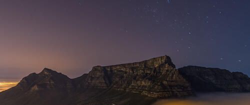 cape-town-starry-night-over-table-mountain