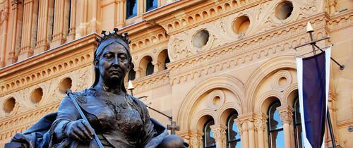 sydney-queen-victoria-statue-closeup