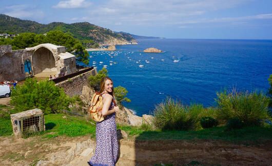 barcelona student looking ocean coastline