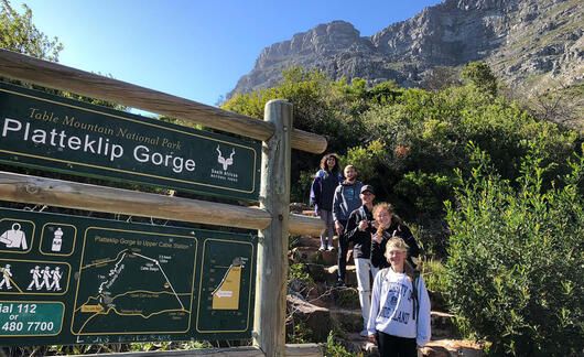 cape town students hiking platteklip gorge