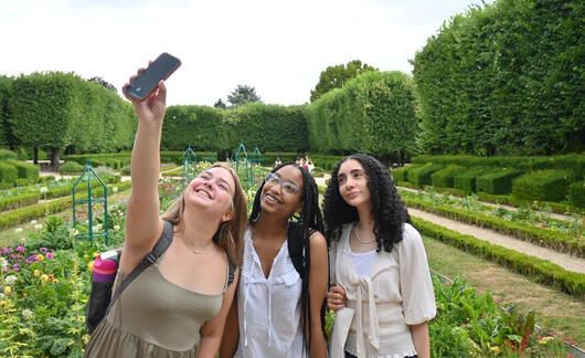 hssa paris girls selfie garden