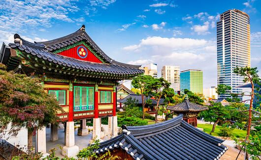 seoul-bongeun-sa-temple-buddha-modern-skyline.jpg