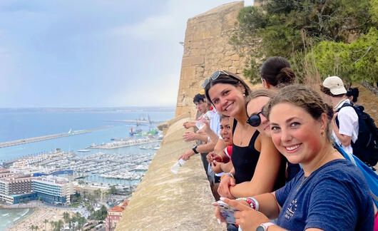 alicante-students-overlooking-city-santa-barbara-castle