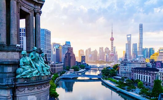 shanghai-skyline-winding-huangpu-rive