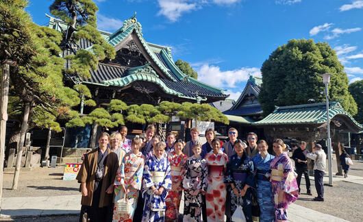 tokyo students abroad kimonos temple trip