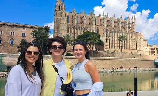 palma-three-female-students-palma-cathedral