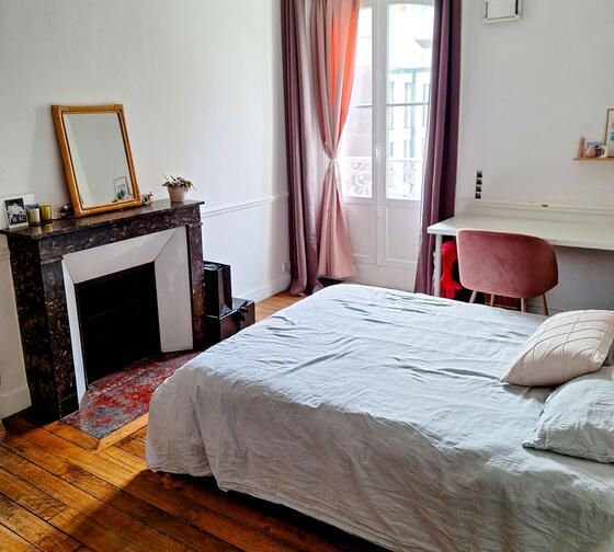 rennes housing homestay bedroom fireplace