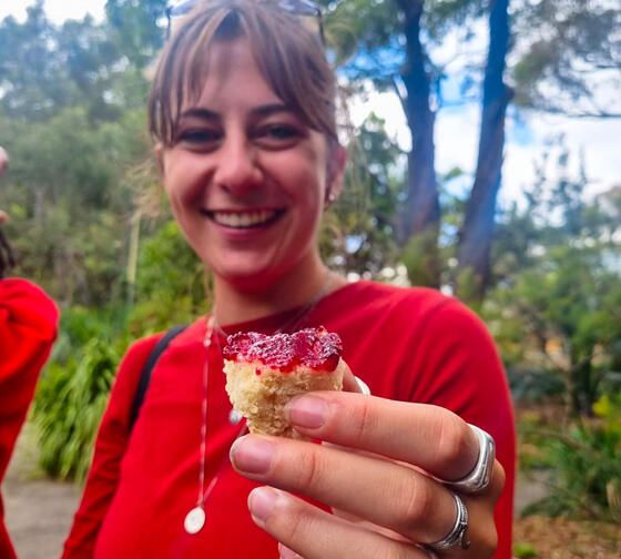 sydney student trying aboriginal bush food