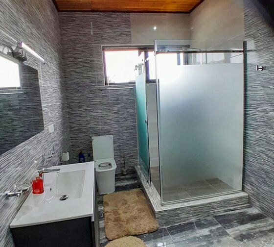 legon-housing-25-select-plus-apartment-bathroom