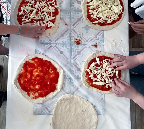 milan-meals-margherita-pizza-making
