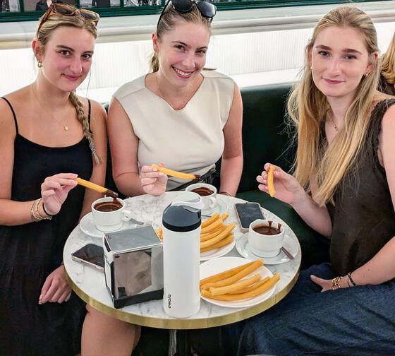 madrid-meals-three-girls-chocolate-con-churros