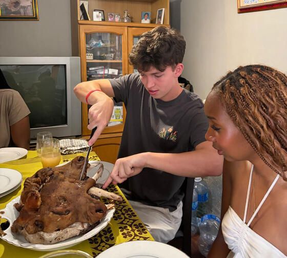 cape-town-meals-two-students-eating-sheeps-head-host-family
