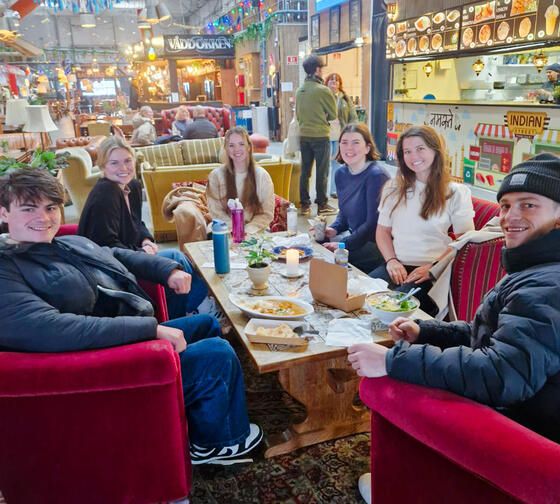 copenhagen-meals-students-eating-værftets-food-market