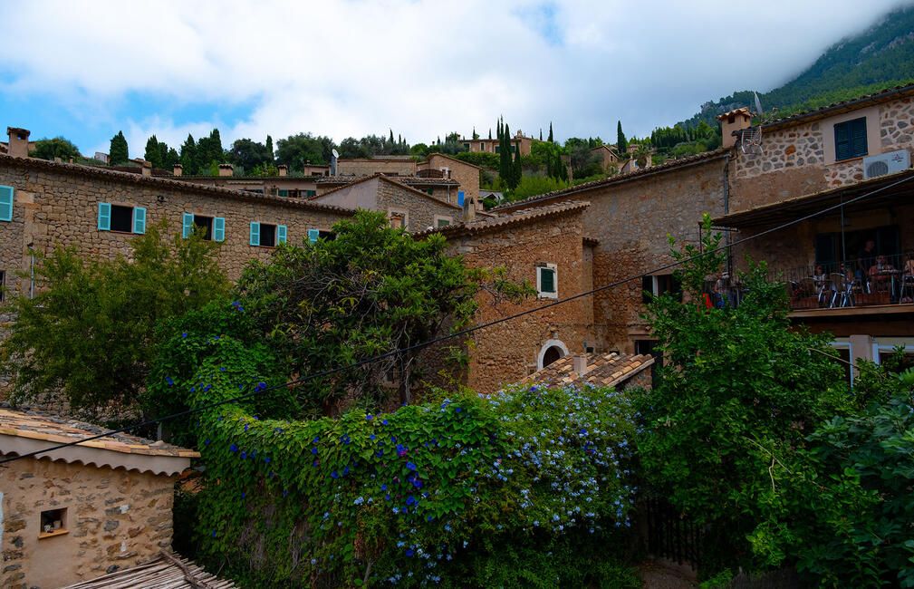 spain neighborhood abroad