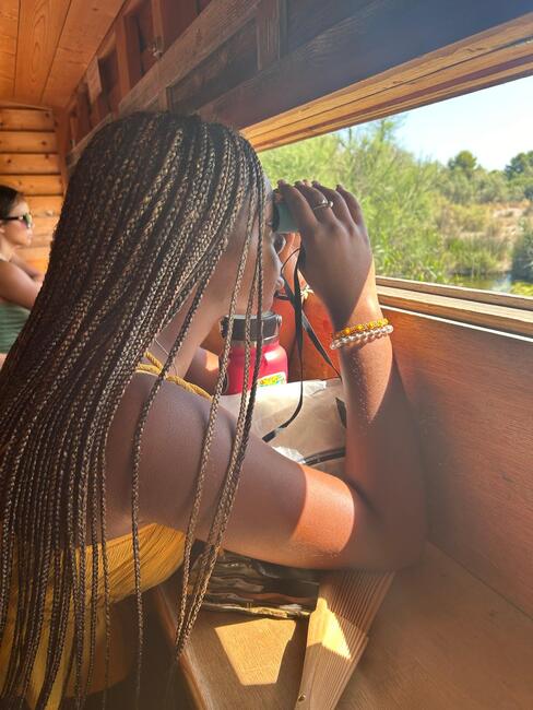 binoculars 