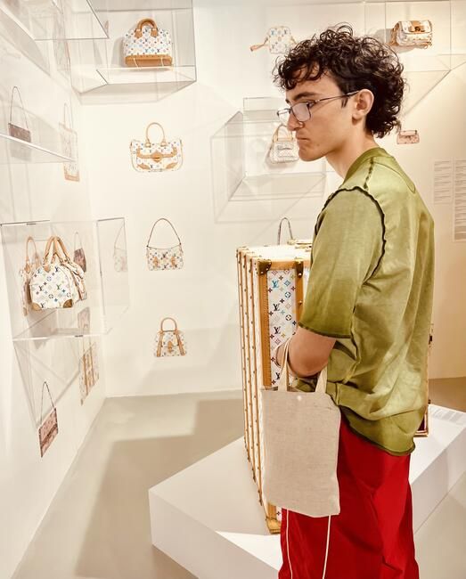 Lincoln absorbed in LV