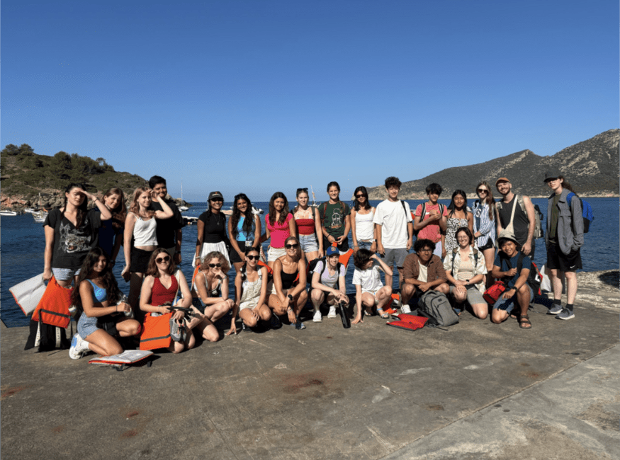 All students at the dock going to Dragonera