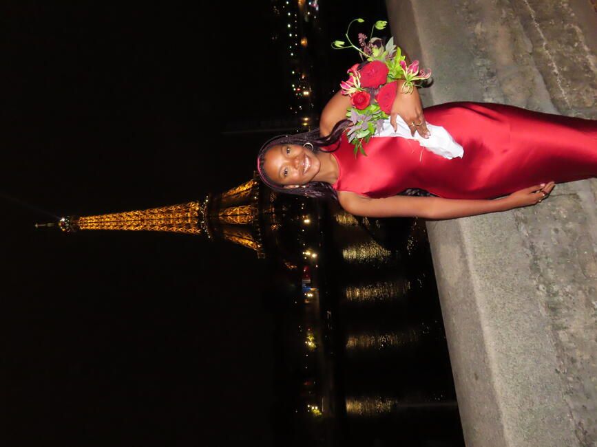 student abroad paris eiffel tower