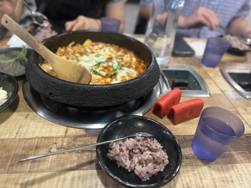Got cheese dakgalbi with my Hanyang Student Business Club GILTTERS before game night.