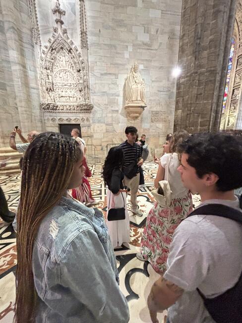 Milan high school students in the duomo